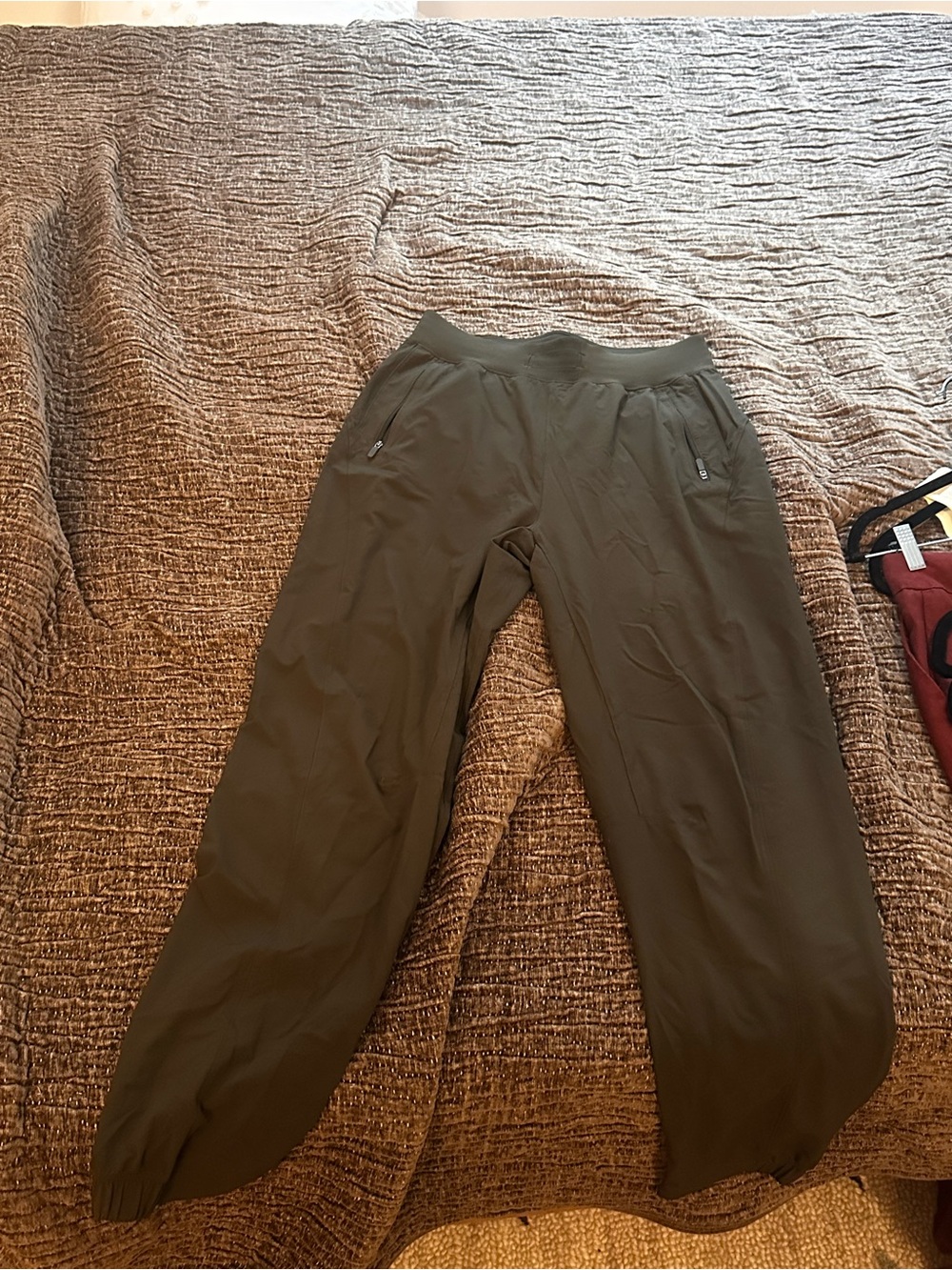 Lululemon Women’s Olive Green joggers